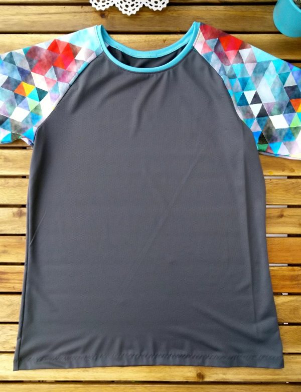Sportovní tričko s trojúhelníky - Image 3